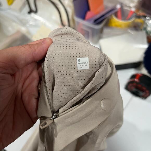 Lululemon Tearaway Mid Rise Track Joggers Tan Pants Size 6 LW5GAXS - Picture 4 of 6